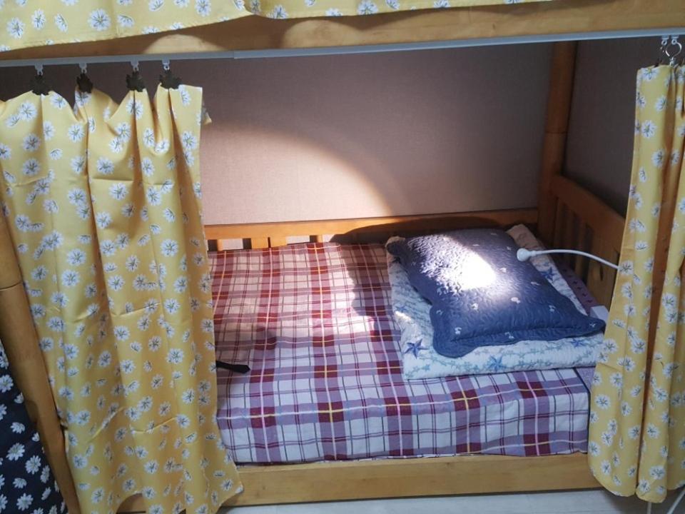 Icos Guesthouse 1 - Female Only Сеул Экстерьер фото